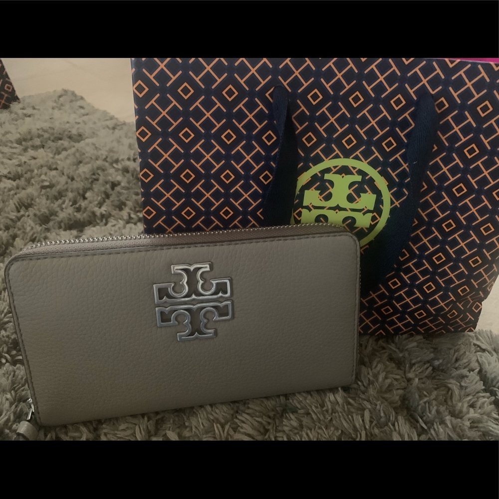 Tory Burch Britten Continental Grey Wallet